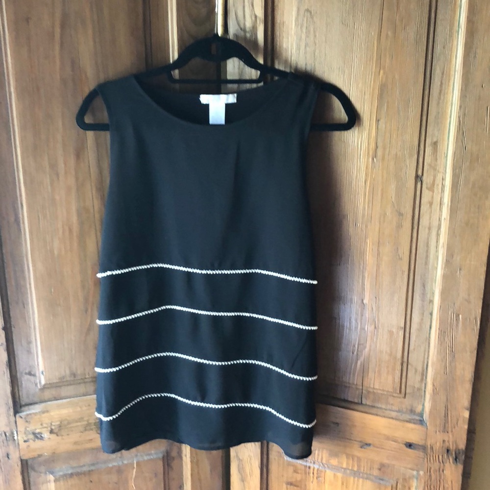 Sleeveless black blouse with pearls